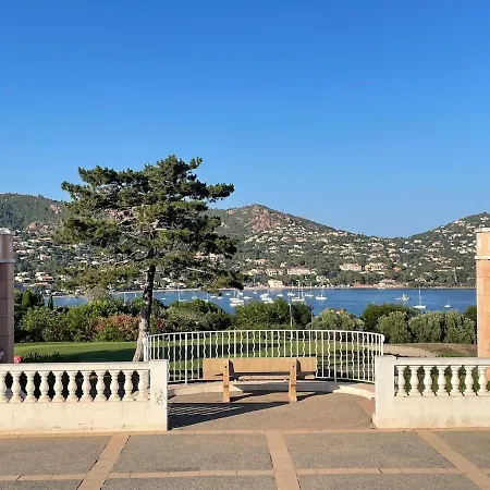 Red Apple Esterel - Sea View - Without Stairs - Wifi - Parking Apartment